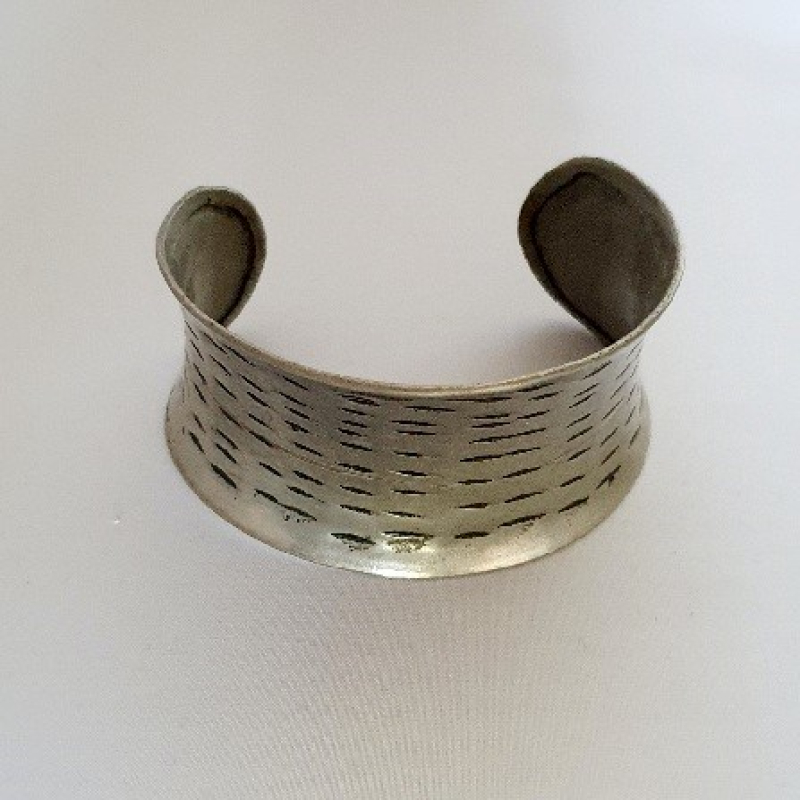 Zilverkleurige slavenarmband